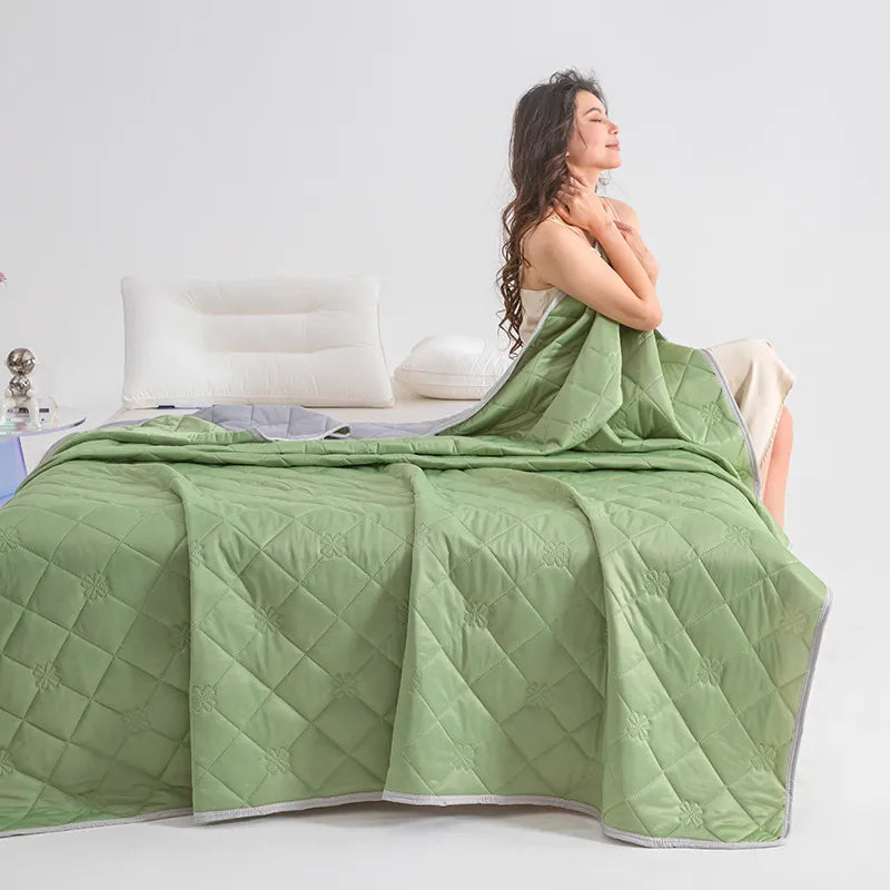 CoolBreeze™ Summer Silk Quilt – Breathable Airy Cover