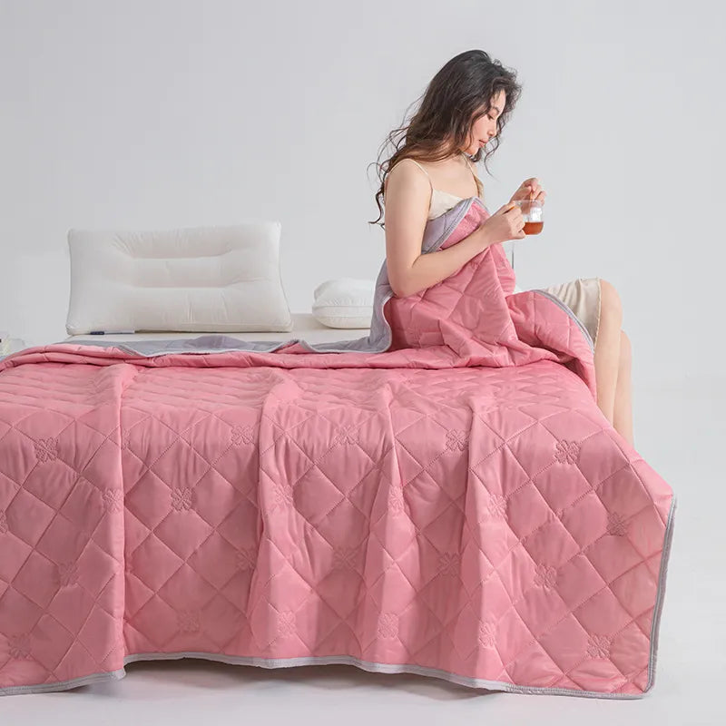 CoolBreeze™ Summer Silk Quilt – Breathable Airy Cover