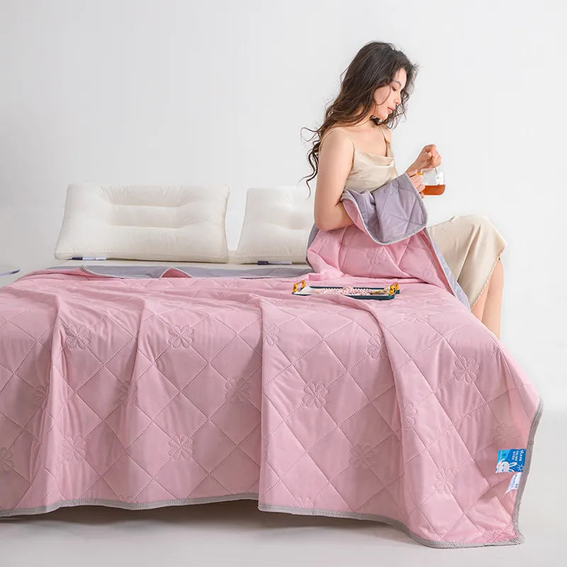 CoolBreeze™ Summer Silk Quilt – Breathable Airy Cover