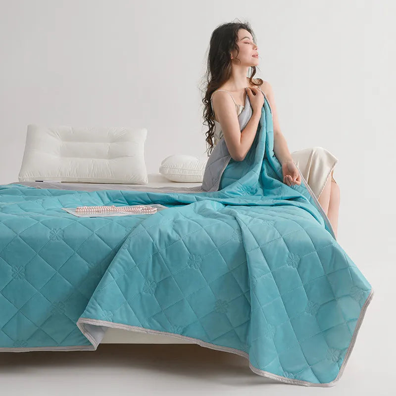 CoolBreeze™ Summer Silk Quilt – Breathable Airy Cover