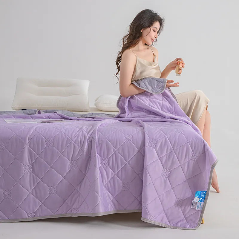 CoolBreeze™ Summer Silk Quilt – Breathable Airy Cover
