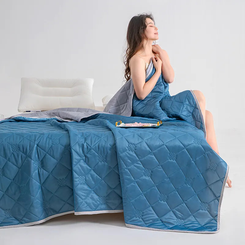 CoolBreeze™ Summer Silk Quilt – Breathable Airy Cover