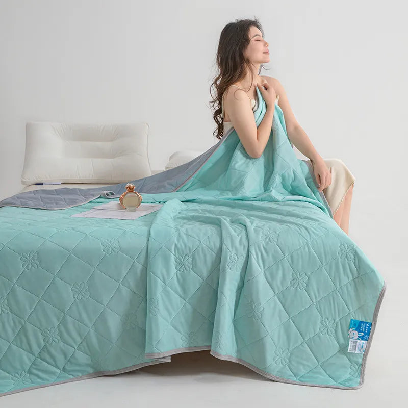CoolBreeze™ Summer Silk Quilt – Breathable Airy Cover